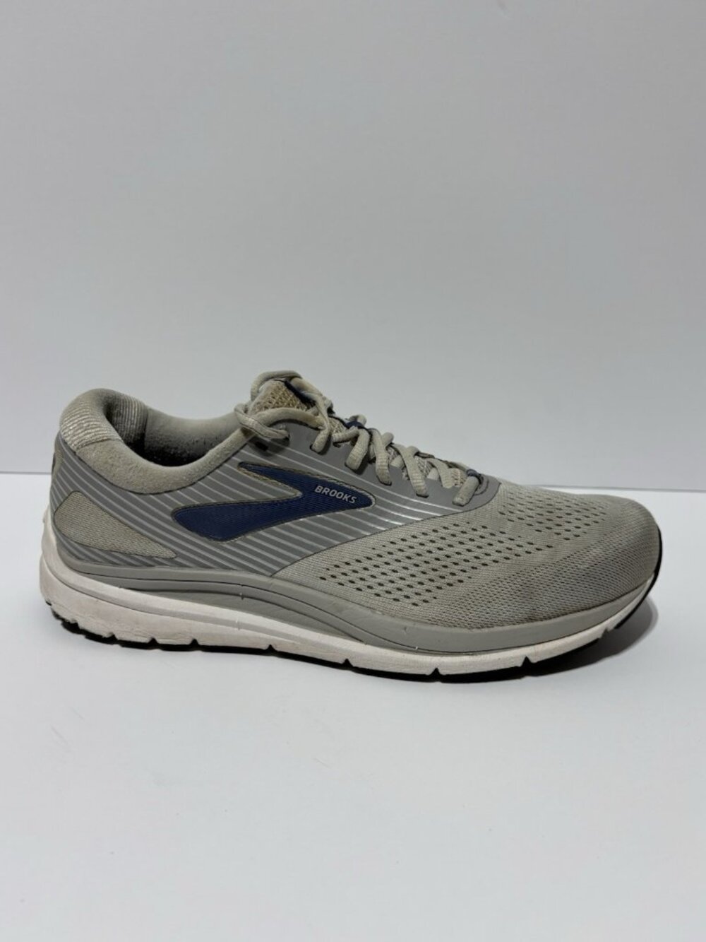 Brooks Women’s Addiction 14 Gray Running Shoes, Size 12 Narrow